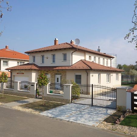 Aura Apartman Hajduszoboszlo Bilik gambar