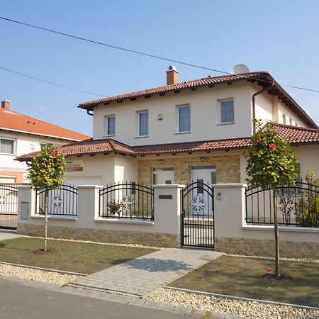 Aura Apartman Hajduszoboszlo Bilik gambar