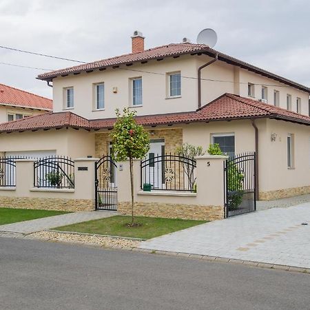Aura Apartman Hajduszoboszlo Luaran gambar