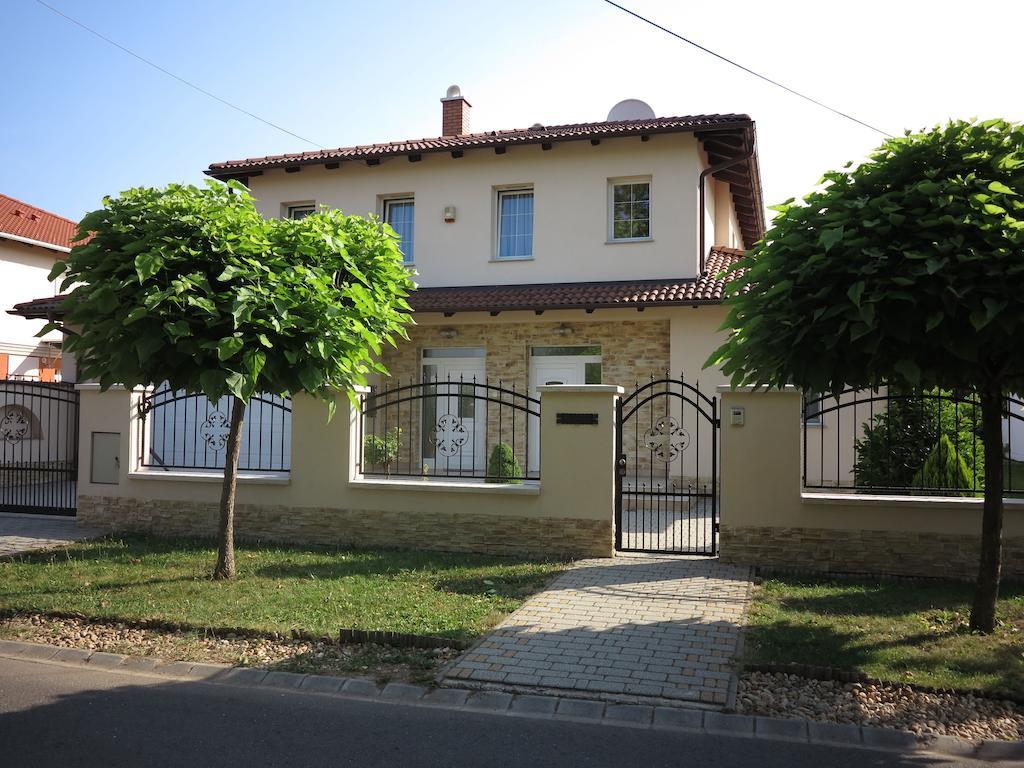 Aura Apartman Hajduszoboszlo Bilik gambar
